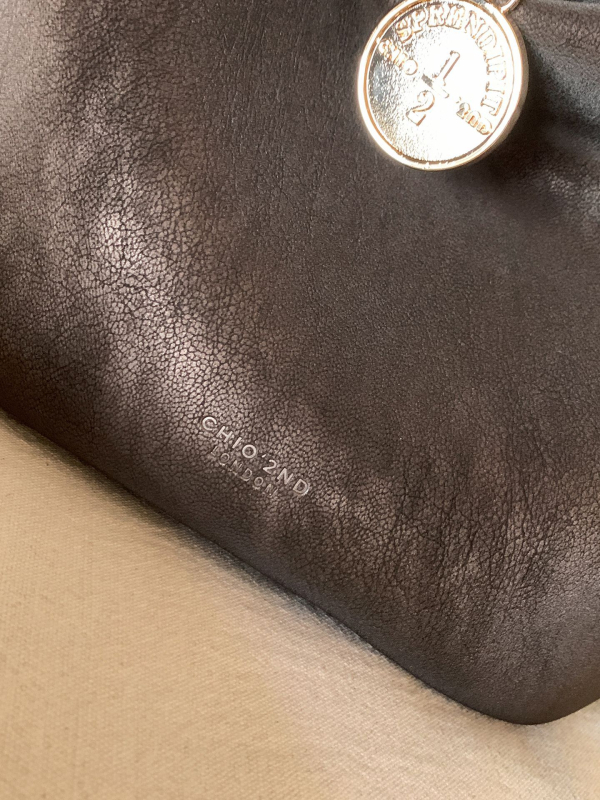 Bucket bag, urban stil jednostavnosti, PU materijal, zatvarač, unutarnja džep sa zatvaračem, horizontalni kvadratni oblik