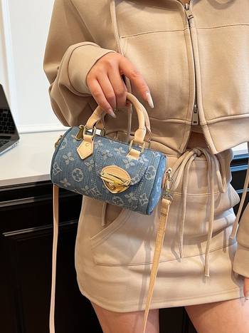 Denim cilindrična crossbody torba s poklopcem, zip zatvaračem i unutarnjim pretincom za telefon