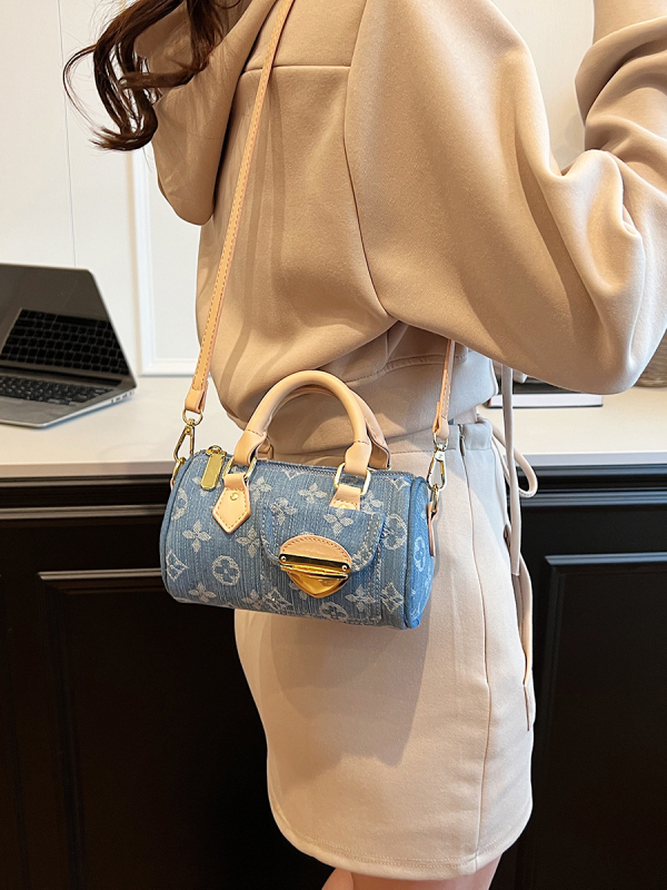 Denim cilindrična crossbody torba s poklopcem, zip zatvaračem i unutarnjim pretincom za telefon