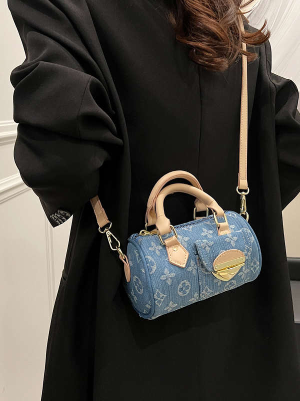 Denim cilindrična crossbody torba s poklopcem, zip zatvaračem i unutarnjim pretincom za telefon