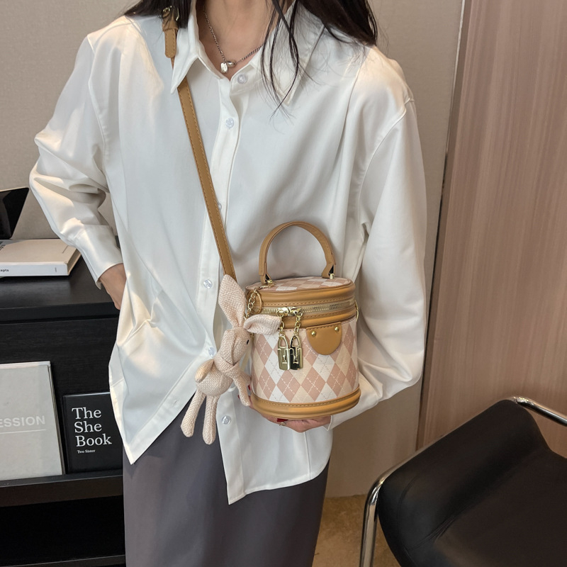 Ženska bucket torba s romboidnim šavom, novi model 2025, PU koža, nošenje na rame ili crossbody