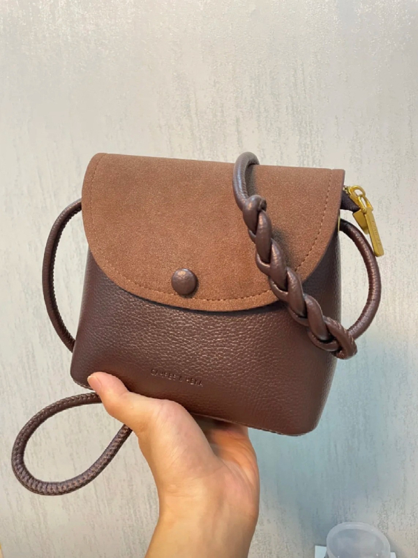 PU bucket torba, gradski stil, zatvaranje na zip, podstava od sintetičke kože, oblik bucket, jedna naramenica