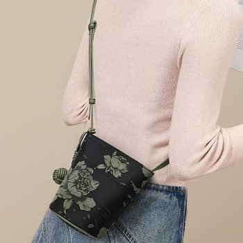 Svila bucket bag sa zatvaračem, unutarnji džep za mobitel, jedna naramenica