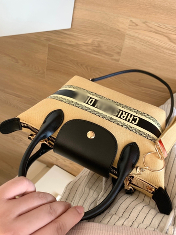 Canvas bucket bag s perlom po traku i patchworkom, u kompletu s poklon kutijom; zatvaranje šnurnom, unutarnja džep za dokumente, podstava od platna, horizontalni kvadratni oblik