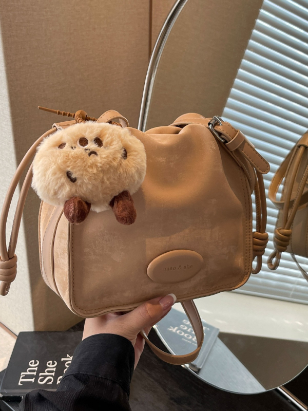 Ženska bucket torba | ulični trend, PU materijal, vertikalna četverokutna silueta, magnetsko zatvaranje