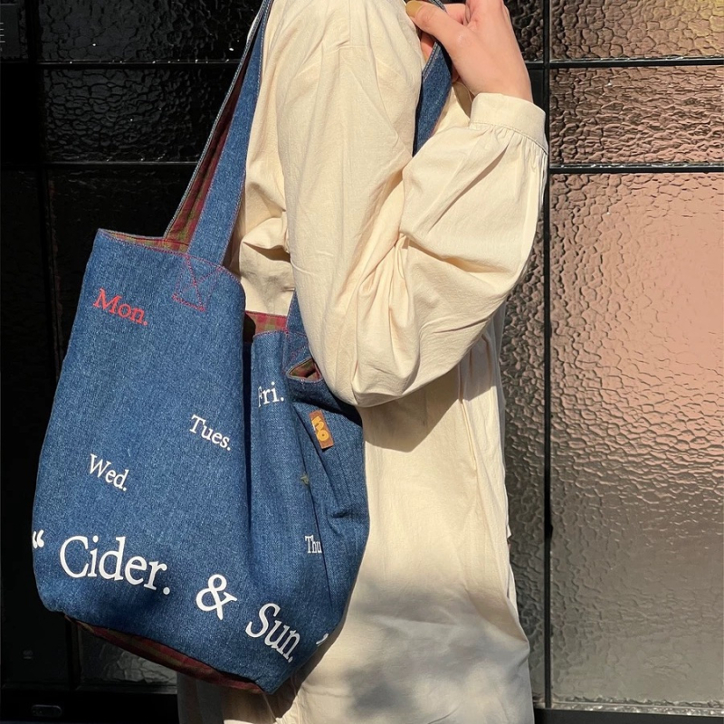 Denim košarasta torba za ramena, unisex stil, materijal: drugi, modni stil: drugi, proljetno izdanje 2024, za svakodnevnu upotrebu