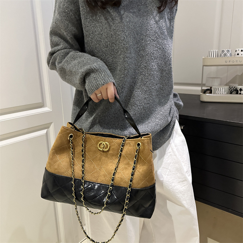 Дамска чанта-кофа: PU материал, ретро стил, голям капацитет, хоризонтално квадратна форма, ключалка