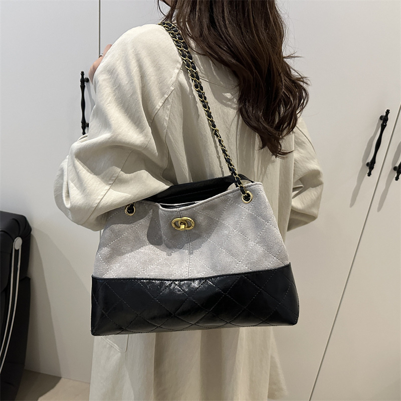 Дамска чанта-кофа: PU материал, ретро стил, голям капацитет, хоризонтално квадратна форма, ключалка