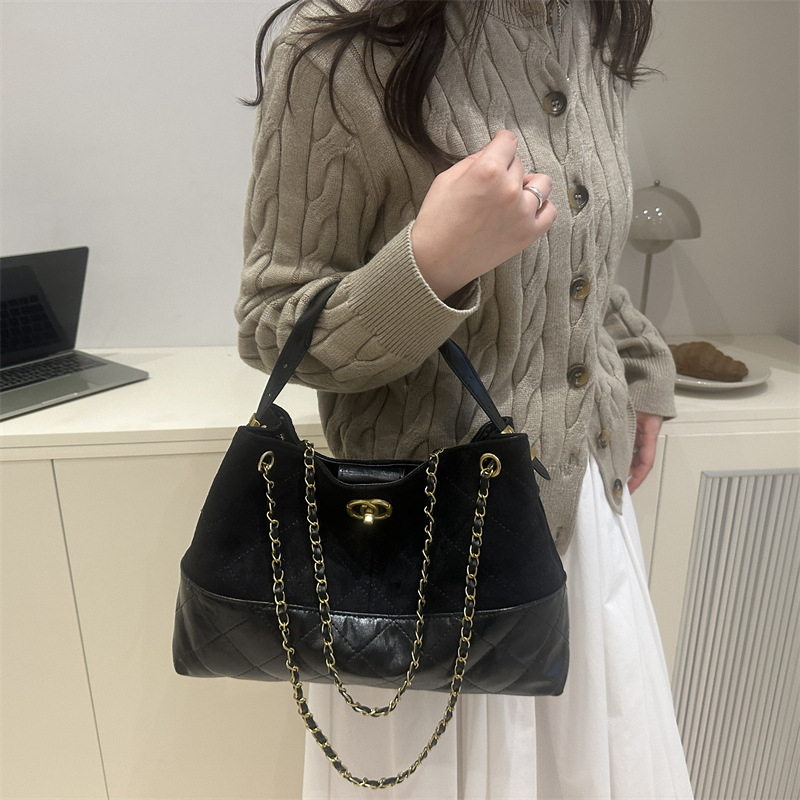 Дамска чанта-кофа: PU материал, ретро стил, голям капацитет, хоризонтално квадратна форма, ключалка