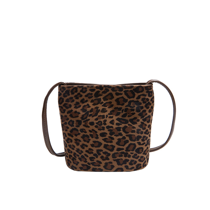 Ženska bucket torba od jelenje kože, ulični stil, horizontalni četvrtasti oblik, magnetsko zatvaranje, skrivena džep s zipom