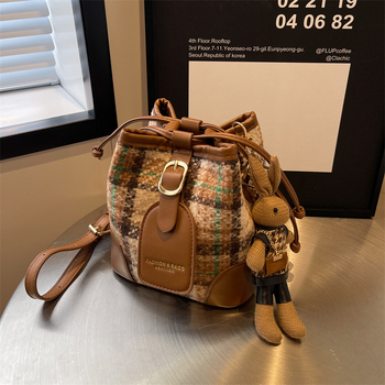 Torba tipa kofa za svakodnevnu upotrebu (Stil: urbana jednostavnost; Materijal: filc; Oblik: torba-kofa; Otvaranje: traka; Podstava: poliester)