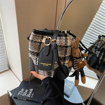 Torba tipa kofa za svakodnevnu upotrebu (Stil: urbana jednostavnost; Materijal: filc; Oblik: torba-kofa; Otvaranje: traka; Podstava: poliester)