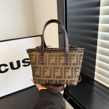 Svilenkasta torba-košara u stilu košare za povrće, zatvarač, svakodnevna upotreba