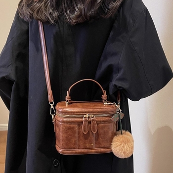 PU teksturirana bucket torba, cilindrični oblik, zatvarač, urbani minimalistički stil (Urban Simplicity; PU; Bucket bag; Cylinder shape; Zipper)