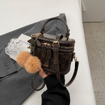 PU teksturirana bucket torba, cilindrični oblik, zatvarač, urbani minimalistički stil (Urban Simplicity; PU; Bucket bag; Cylinder shape; Zipper)