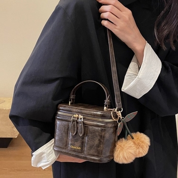 PU teksturirana bucket torba, cilindrični oblik, zatvarač, urbani minimalistički stil (Urban Simplicity; PU; Bucket bag; Cylinder shape; Zipper)