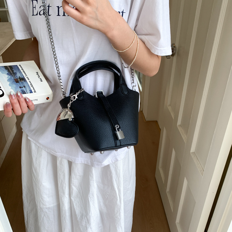 PU bucket bag, stil Urban-Simplicity, căptușeală poliester, închidere cu lacăt