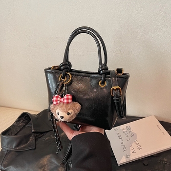 Geantă bucket cu stil urban simplu, material PU, formă bucket, închidere magnetică, buzunar interior cu fermoar, căptușeală din poliester, primăvara 2025