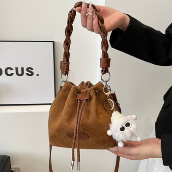 Bucket bag textură frosted, formă verticală pătrată, deschidere cu fermoar, buzunar interior cu fermoar, căptușeală poliester