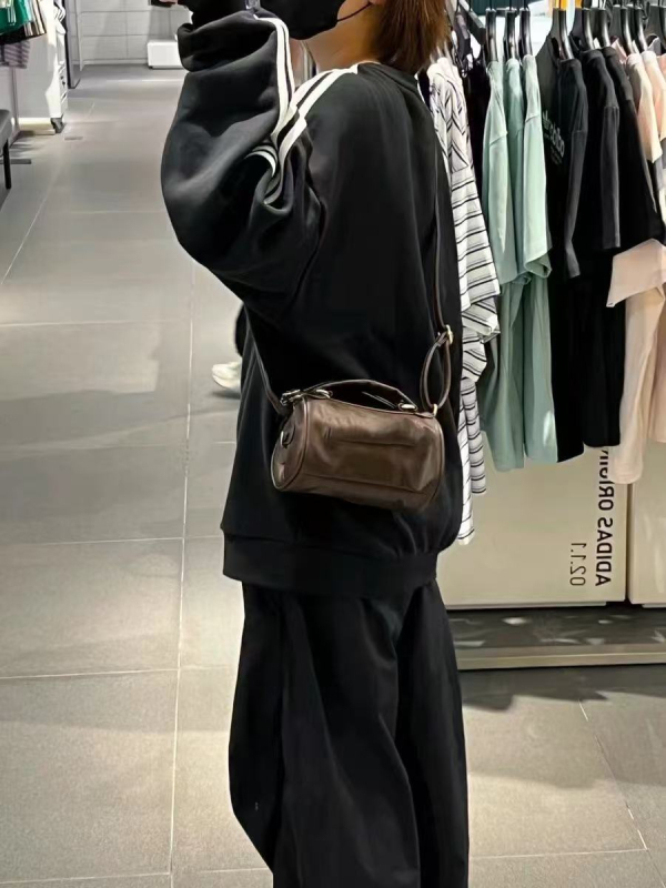 Geantă cilindrică, stil bucket, piele naturală, fermoar, buzunar ascuns cu fermoar