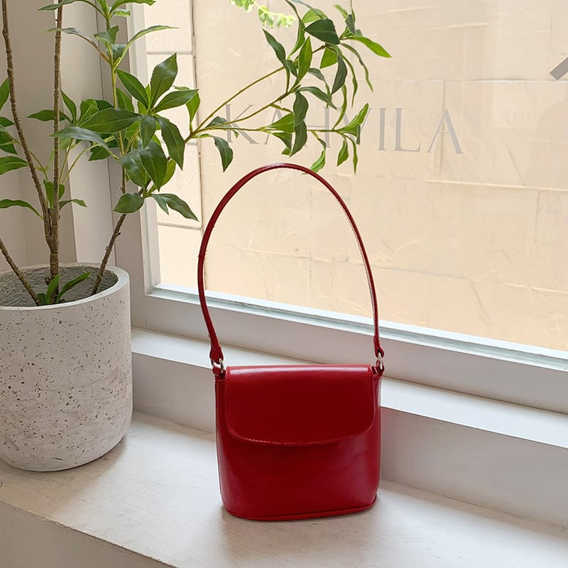 PU bucket torba s magnetskim zatvaračem, unutarnji džep sa zipom, jedna naramenica – street fashion, proljeće 2025