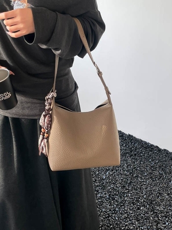 Geantă bucket pentru femei — material PU; formă verticală pătrată; închidere cu fermoar; buzunar interior laminat (PU; formă verticală pătrată; închidere cu fermoar; buzunar interior laminat)