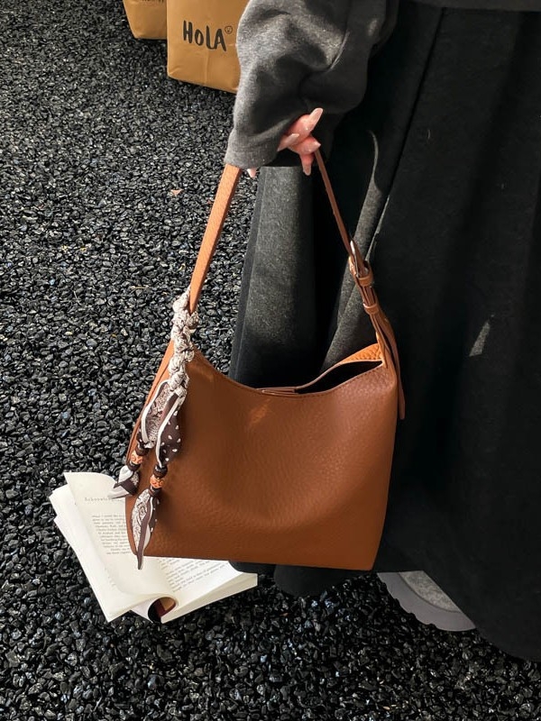 Geantă bucket pentru femei — material PU; formă verticală pătrată; închidere cu fermoar; buzunar interior laminat (PU; formă verticală pătrată; închidere cu fermoar; buzunar interior laminat)