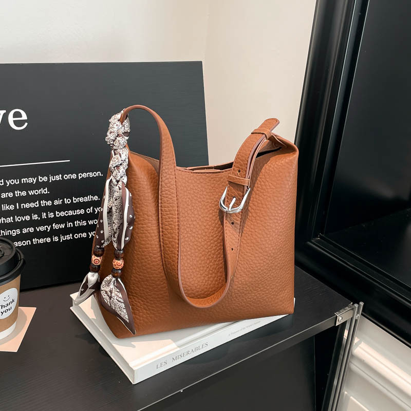 Geantă bucket pentru femei — material PU; formă verticală pătrată; închidere cu fermoar; buzunar interior laminat (PU; formă verticală pătrată; închidere cu fermoar; buzunar interior laminat)