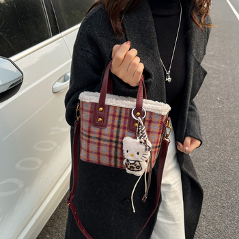 Ženska pliš torba bucket s kariranim uzorkom, gradski jednostavan stil, zima 2025, crossbody torba s zatvaračem, džep za telefon