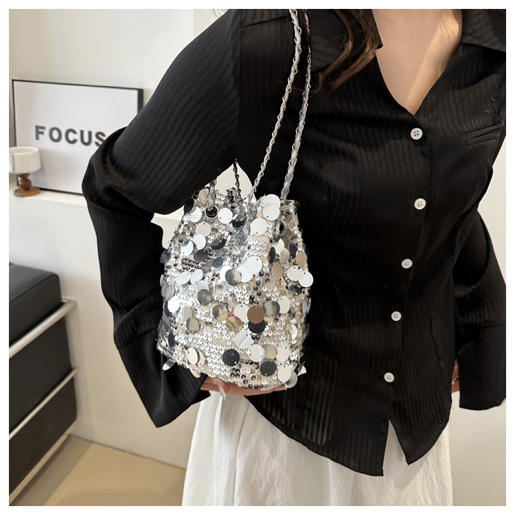 Geantă bucket din PU pentru femei, închidere magnetică, buzunar intern pentru card/ID, curea de umăr unică, stil urban