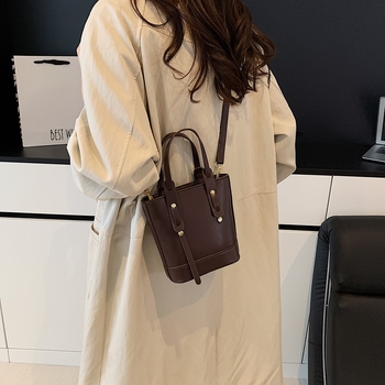 Geantă bucket din PU pentru femei - închidere cu fermoar, căptușeală poliester, buzunar pentru telefon, curea de umăr simplă, Toamnă 2025