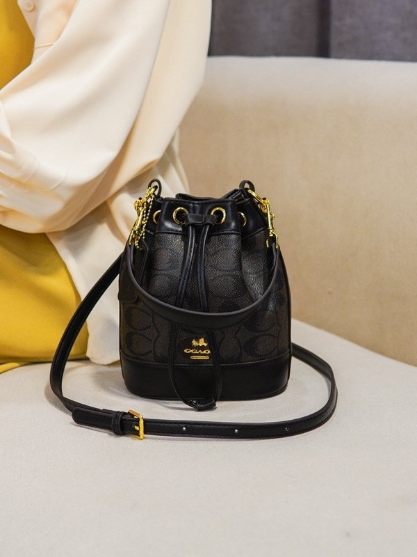 Geantă bucket din PVC pentru femei, închidere cu șnur, căptușeală poliester, curele duble