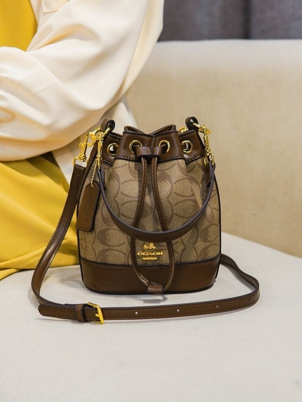 Geantă bucket din PVC pentru femei, închidere cu șnur, căptușeală poliester, curele duble