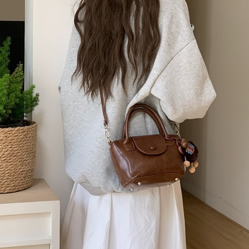 Geantă tip găleată în stil coș de legume, cu închidere fermoar, buzunar interior cu fermoar, primăvara 2025