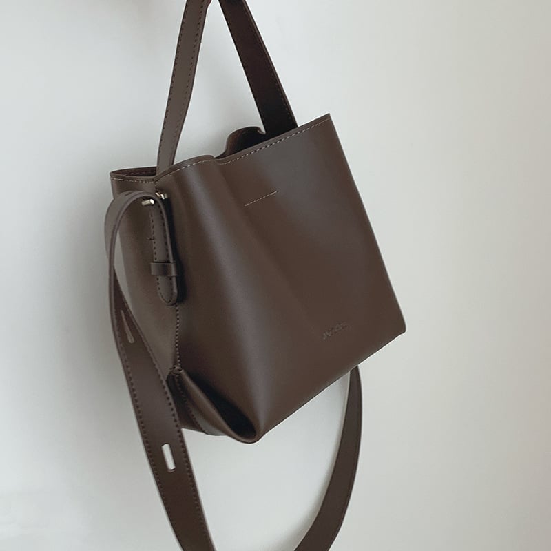 Geantă tip găleată din PU, stil urban simplu, închidere magnetică, căptușeală din poliester, curea de umăr simplă