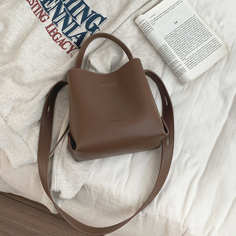 Geantă tip găleată din PU, stil urban simplu, închidere magnetică, căptușeală din poliester, curea de umăr simplă