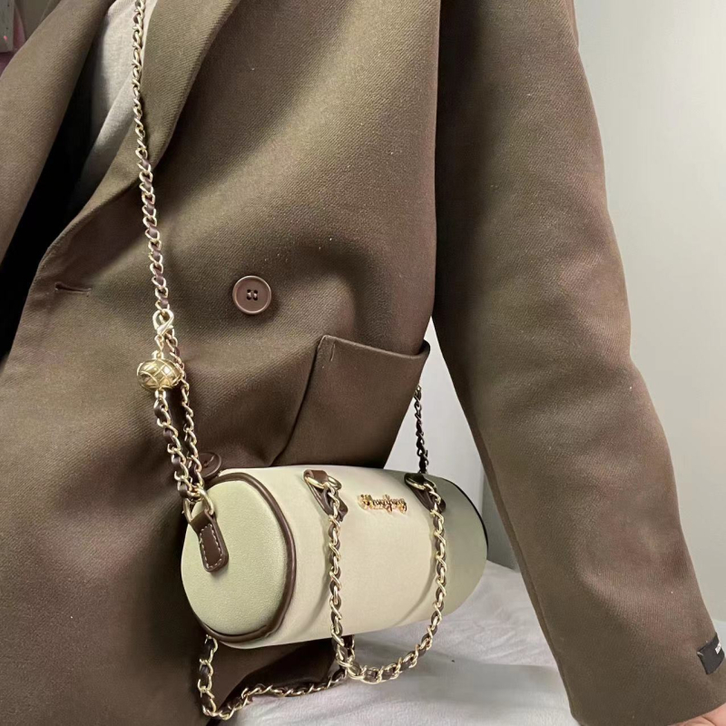 Geantă de umăr crossbody, în formă de pernă, din piele artificială, închidere cu fermoar, căptușeală poliester