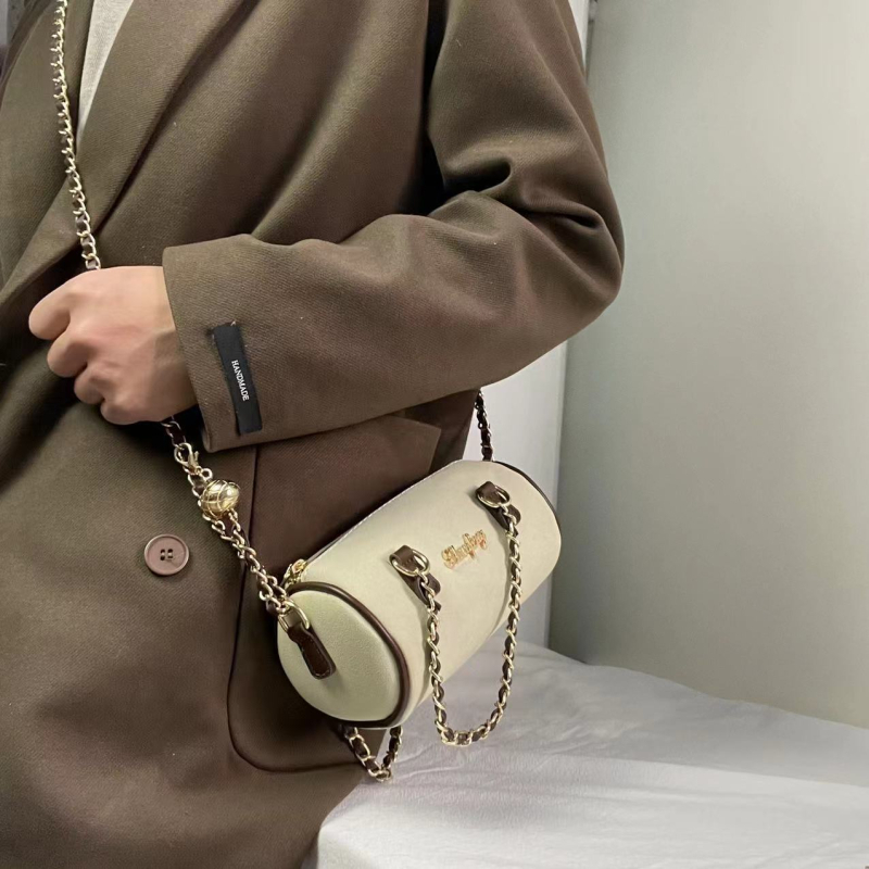 Geantă de umăr crossbody, în formă de pernă, din piele artificială, închidere cu fermoar, căptușeală poliester