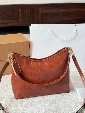 Geantă Tote din PU, model quiltat pătrate, capacitate mare, închidere cu fermoar, buzunar interior cu fermoar