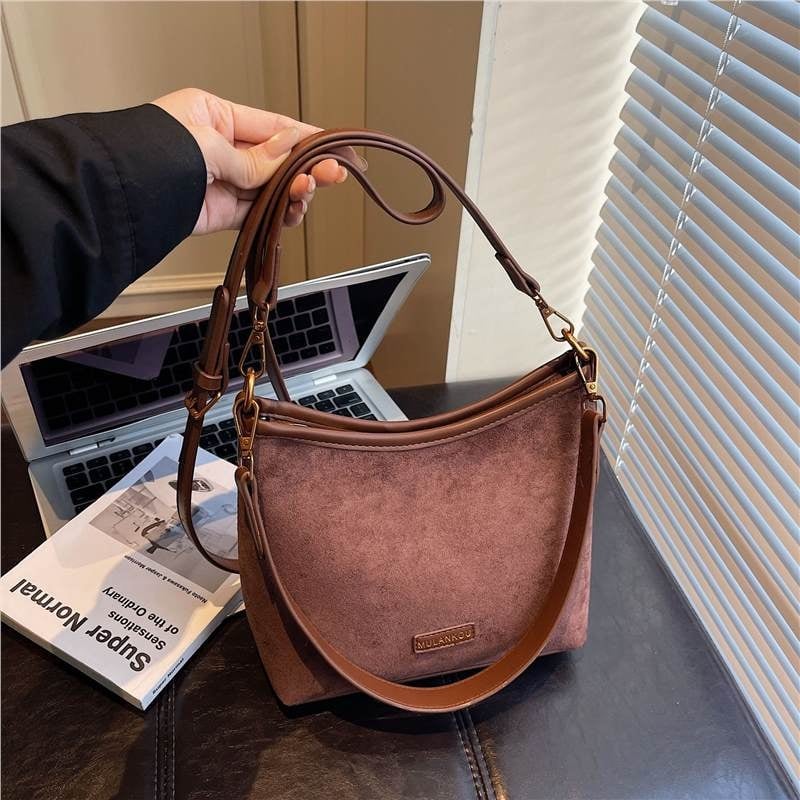 Geantă bucket pentru femei, imprimeu leopard, stil urban minimalist, material Super Fiber, formă bucket, închidere cu fermoar, căptușeală poliester, buzunar intern cu fermoar