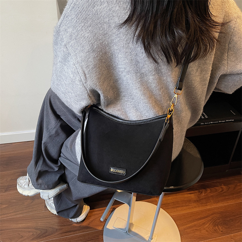 Geantă bucket pentru femei, imprimeu leopard, stil urban minimalist, material Super Fiber, formă bucket, închidere cu fermoar, căptușeală poliester, buzunar intern cu fermoar