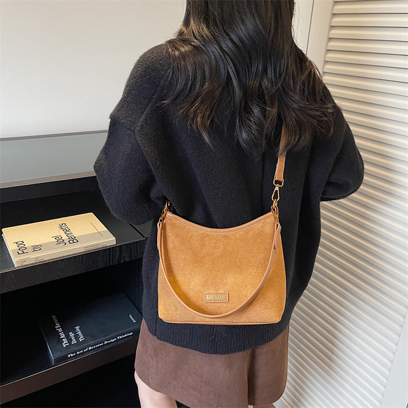 Geantă bucket pentru femei, imprimeu leopard, stil urban minimalist, material Super Fiber, formă bucket, închidere cu fermoar, căptușeală poliester, buzunar intern cu fermoar