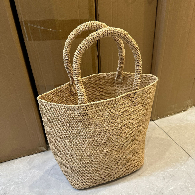 Torbica tote od rafije, gradski minimalistički stil, tkanina, vertikalni kvadratni oblik, otvoreni vrh, ljeto 2024
