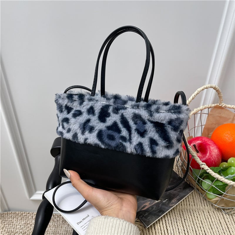 Torbica od PU materijala tipa kanta s leopardim uzorkom i plišastom teksturom, zatvaranje šnurlom i crossbody naramenica