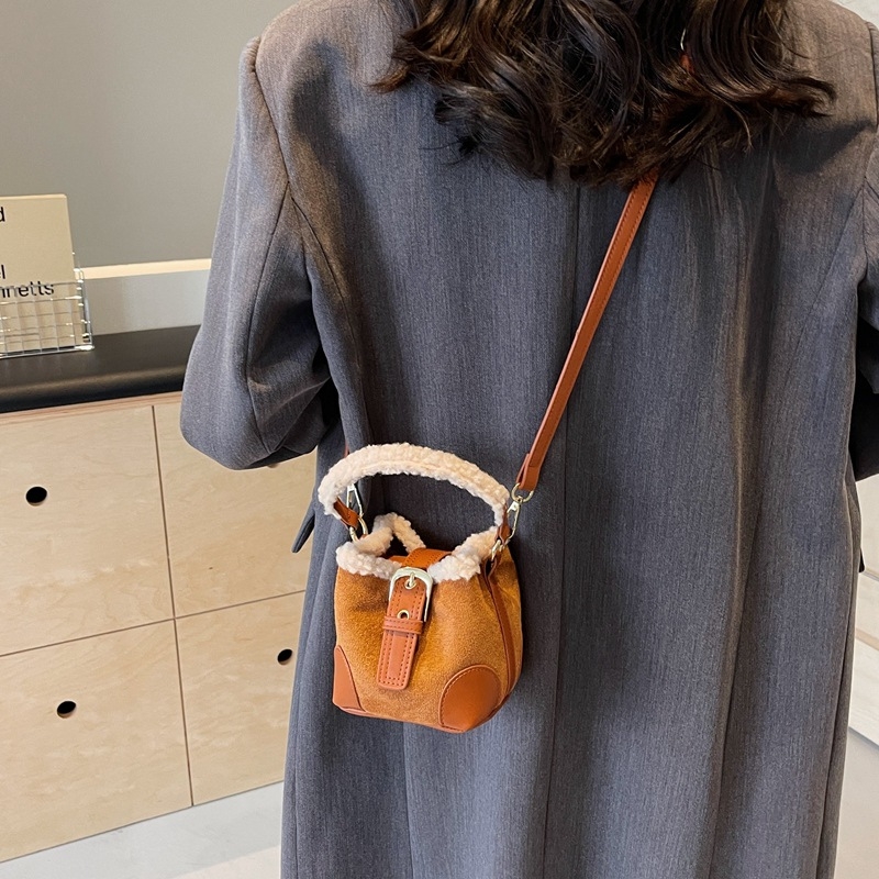 PU bucket torba s pliš ovčjom vunom, urban stil, magnetska kopča, poliester podstava