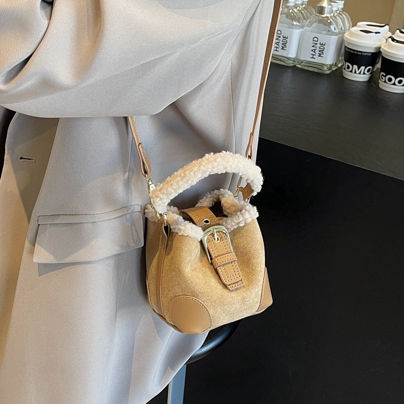 PU bucket torba s pliš ovčjom vunom, urban stil, magnetska kopča, poliester podstava