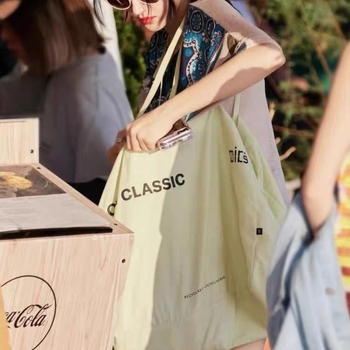 Geantă Tote din bumbac, formă găleată, deschidere deschisă, textură moale, pentru utilizare zilnică (Bumbac; Tote; Formă găleată; Deschidere deschisă; Moale)