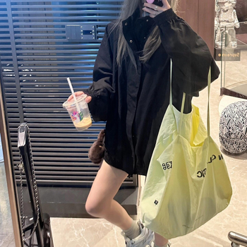 Geantă Tote din bumbac, formă găleată, deschidere deschisă, textură moale, pentru utilizare zilnică (Bumbac; Tote; Formă găleată; Deschidere deschisă; Moale)