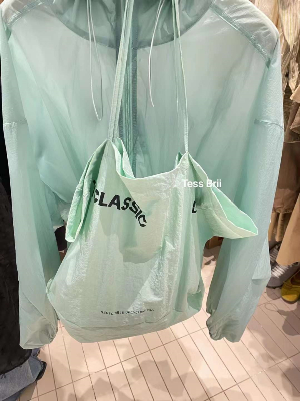 Geantă Tote din bumbac, formă găleată, deschidere deschisă, textură moale, pentru utilizare zilnică (Bumbac; Tote; Formă găleată; Deschidere deschisă; Moale)