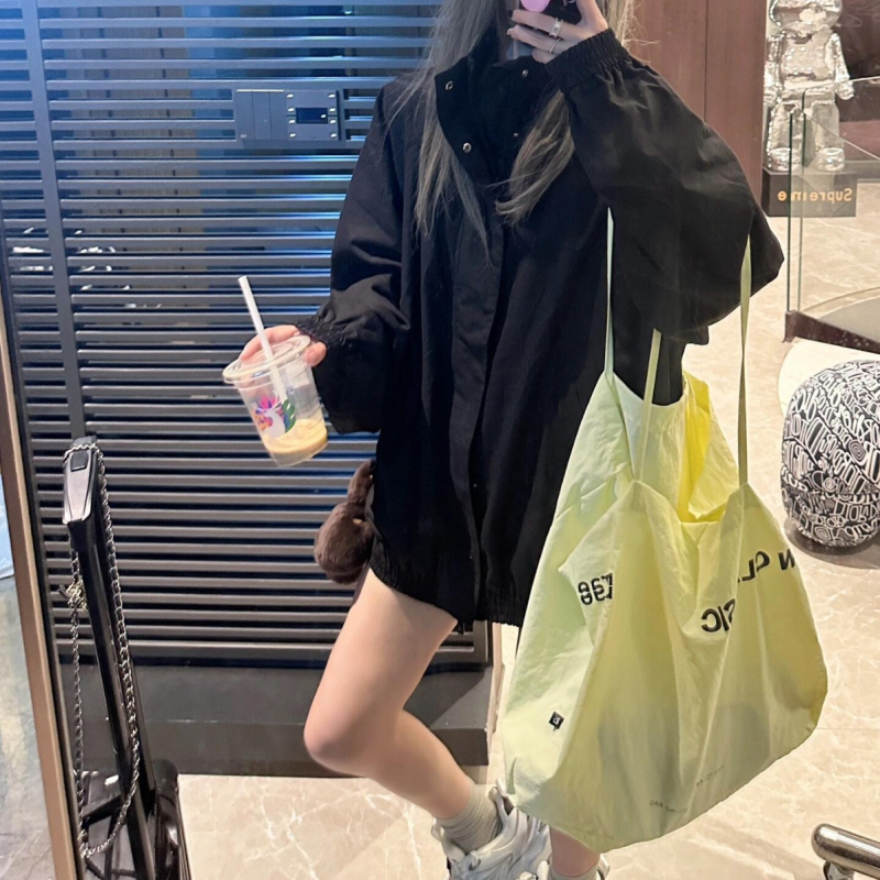 Geantă Tote din bumbac, formă găleată, deschidere deschisă, textură moale, pentru utilizare zilnică (Bumbac; Tote; Formă găleată; Deschidere deschisă; Moale)